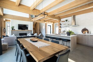 Dining - NEW! Lagom Strala | 2300 sq.ft | Hot Tub, Fireplace & Pet-Friendly/ Near Resort (Mont-Tremblant)
