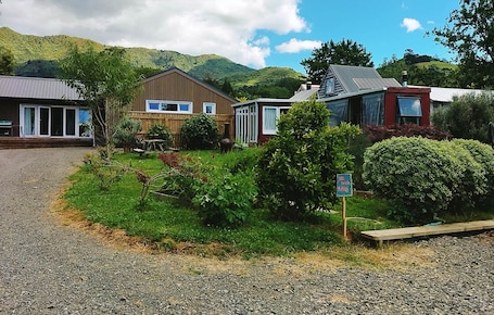 Exterior. Tavaita Cottage – Retreat by Hauraki Rail Trail