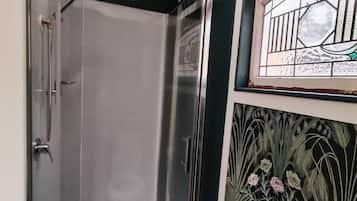 Douche, serviettes fournies