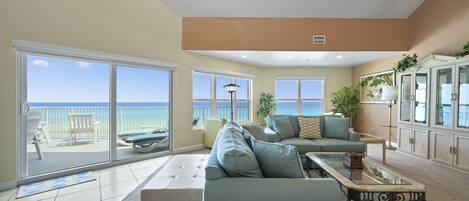 Een televisie en een dvd-speler