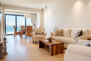 Televisión y chimenea 