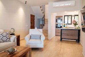 Televisión y chimenea