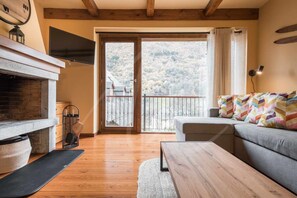 TV, fireplace - Casa Montjòia by SeaMount Rentals (Bordes, Es)