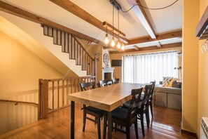 Unclassified image, 3 of 35, button - Casa Montjòia (Bòrdes (Es))