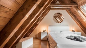 3 chambres, bureau, fer et planche Ă repasser, lit parapluie