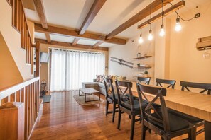 Interior - Casa Montjòia by SeaMount Rentals (Bordes, Es)