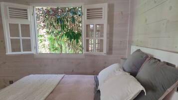 3 chambres, coffres-forts dans les chambres, fer et planche Ă repasser