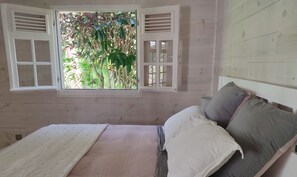 3 chambres, coffres-forts dans les chambres, fer et planche à repasser