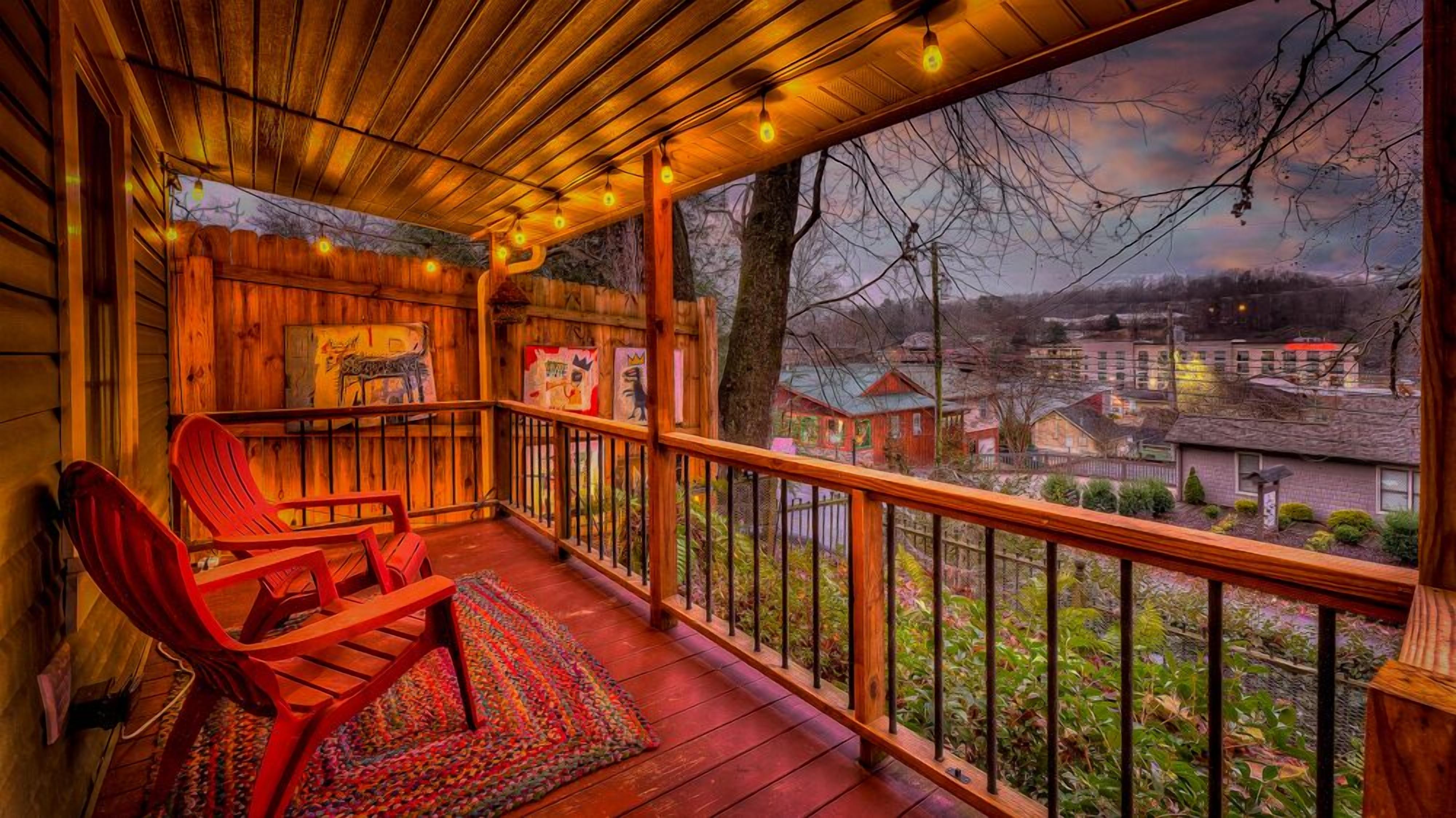 Downtown Bungalow - Walking Distance to Downtown Blue Ridge | Pet Friendly | City Getaway