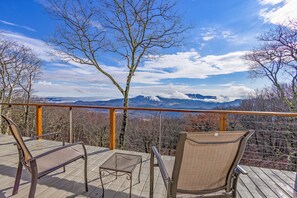 Terrace/patio - Beautiful Getaway with Stunning Mountain Views (Beech Mountain)