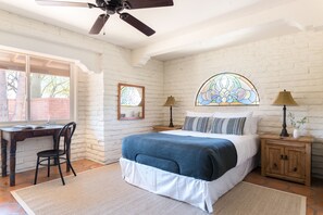 5 bedrooms, iron/ironing board, travel cot, free WiFi - Charming 5BDR Hacienda w/ Pool, Fire Pit, Billiards | La Casona by AvantStay (Phoenix)