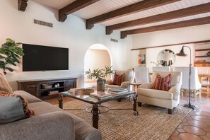 Smart TV, fireplace - Charming 5BDR Hacienda w/ Pool, Fire Pit, Billiards | La Casona by AvantStay (Phoenix)