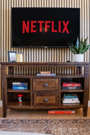 Interior - Gorge Getaway | Near ACE • Firepit • Fast Wi-Fi (Oak Hill)