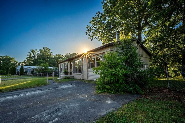 Sunset greetings from your stylish basecamp—just minutes from ACE Adventure and the Gorge.