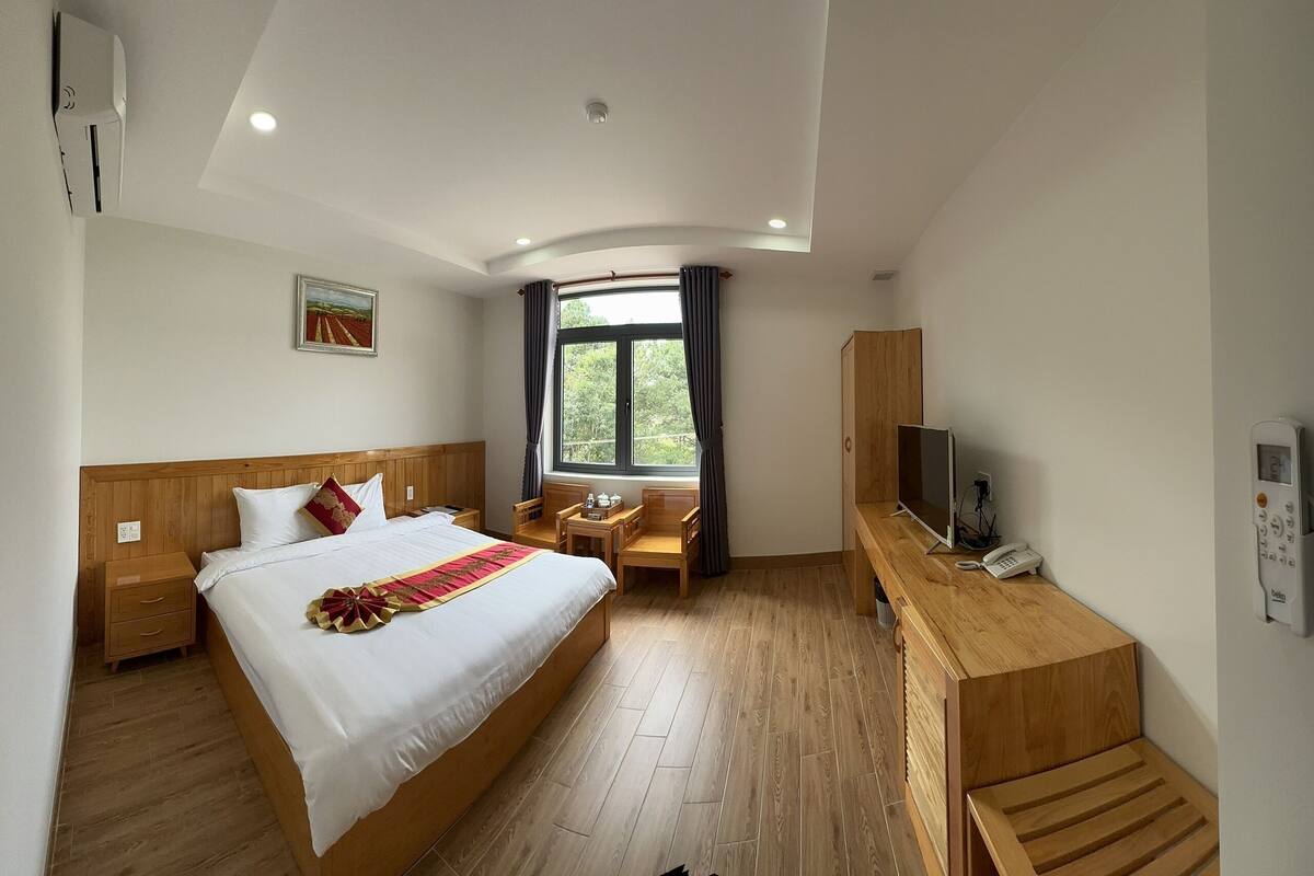 Camas con efecto memoria, minibar y escritorio