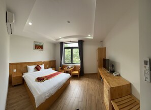 Camas con efecto memoria, minibar y escritorio 