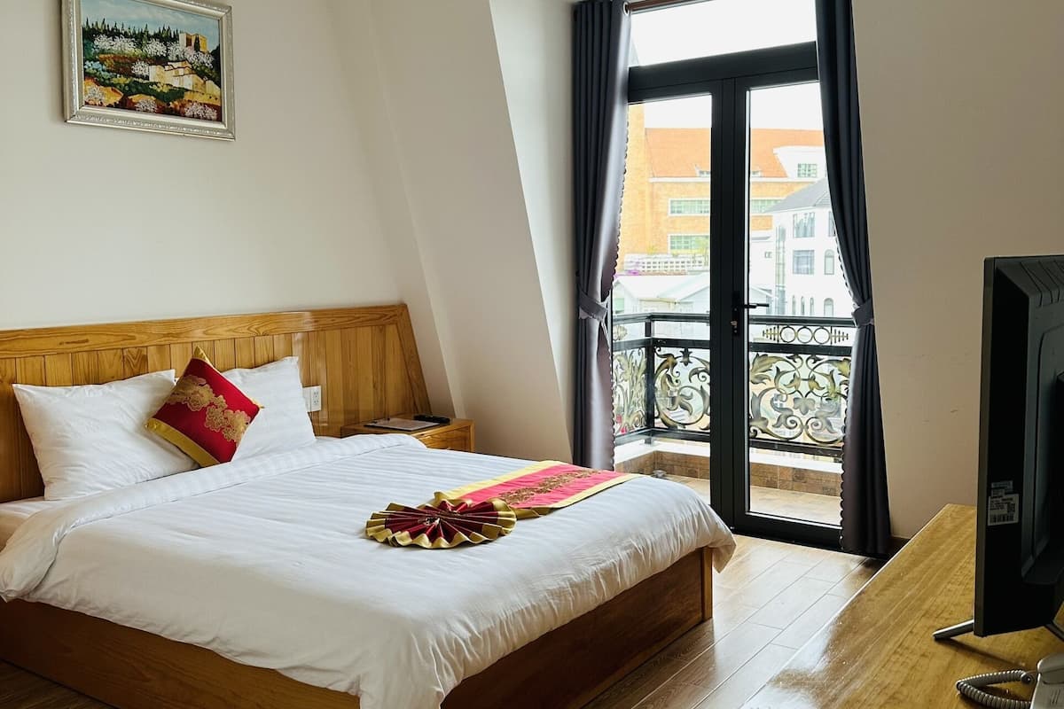 Camas con efecto memoria, minibar y escritorio