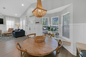 Dining - A Sunshine Daydream | 30A Home w/ Community Pool + Outdoor Shower (Santa Rosa Beach)