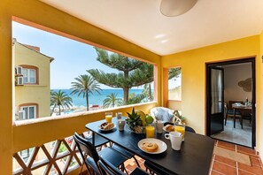 Outdoor dining - CS201 Lovely apartment with sea views, Doña Lola Claudia, Calahonda (Mijas Costa)