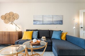 TV - CS201 Lovely apartment with sea views, Doña Lola Claudia, Calahonda (Mijas Costa)