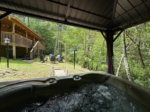 Outdoor spa tub
