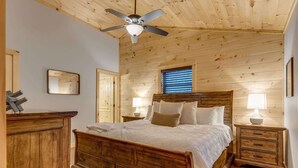 Room - High Johnny’s Hideout • Private Hot Tub Retreat (Sevierville)