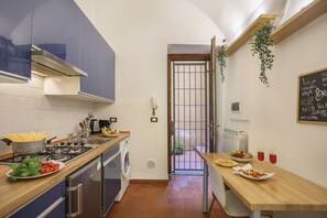 Kühlschrank, Ofen, Herdplatte, Geschirrspüler