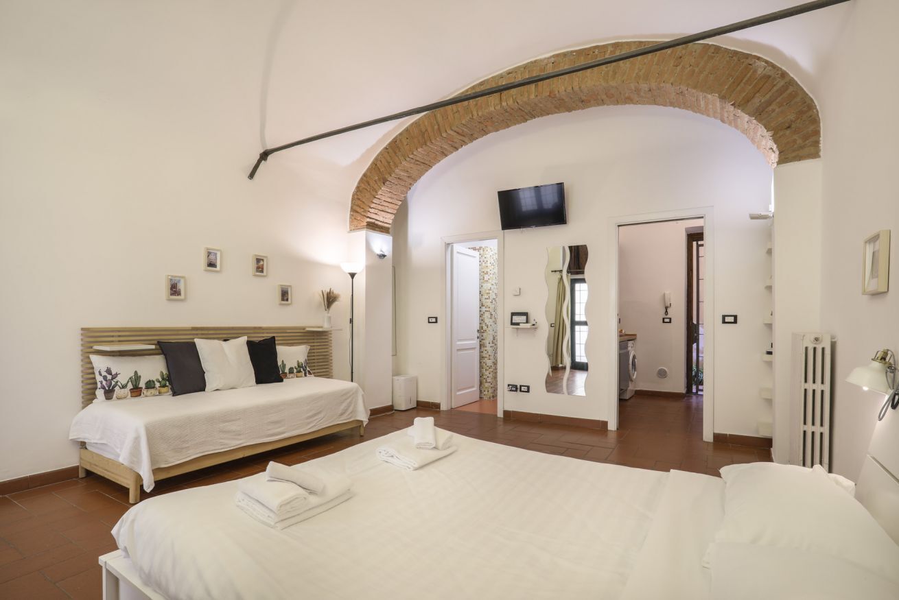 Iron/ironing board, WiFi, bed sheets, wheelchair access