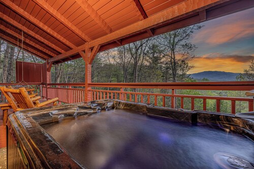 Cozy Log Cabin W/ Mtn Views, Hot Tub, & Game Room - 15 min from Gatlinburg!