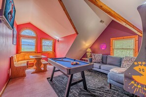 Téléviseur connecté, foyer, jeux vidéo, livres