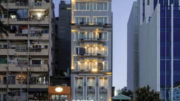 住宿正面 (夜晚)