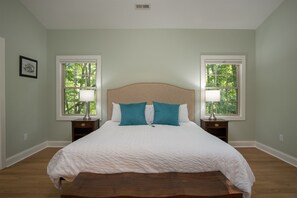 3 bedrooms, desk, iron/ironing board, WiFi