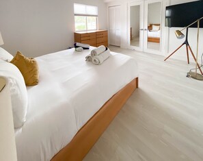 2 bedrooms, iron/ironing board, travel cot, free WiFi