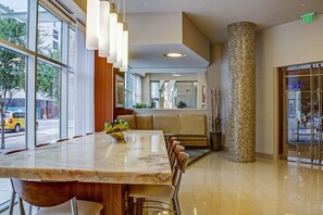 Lobby - Luxe Downtown Austin 1BR w/ Gym, Pool & W/D, nr Rainey St, by Blueground (Austin)