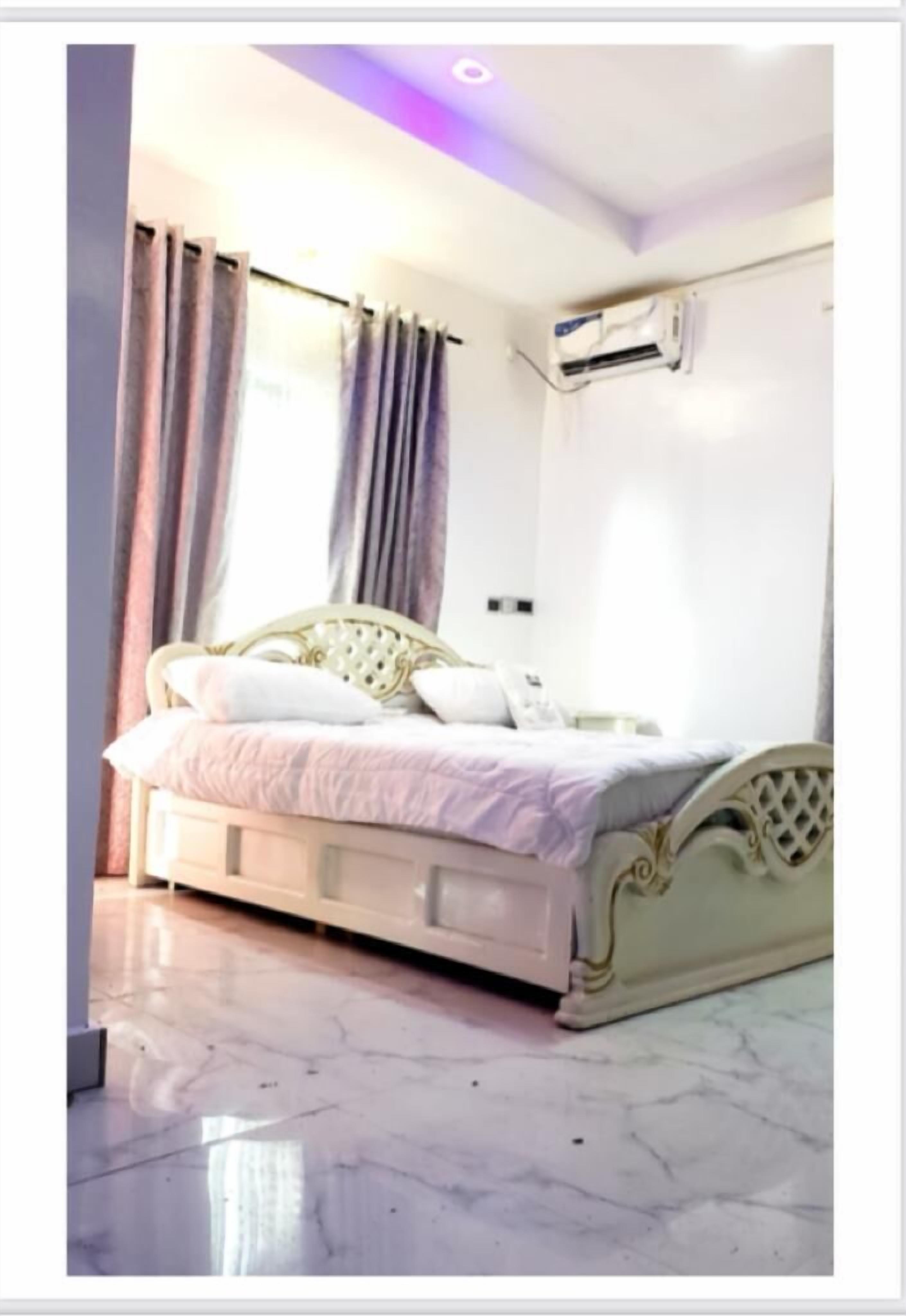 3 chambres, fer et planche à repasser, Wi-Fi, draps fournis