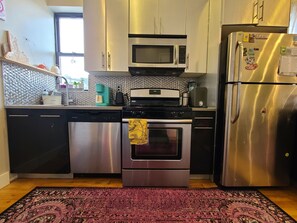 Refrigerador, microondas, horno, lavavajillas