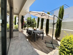 Outdoor dining - STAY Villa Palm (Protaras)