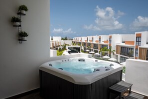 Bain à remous extérieur