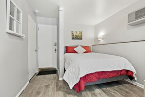 1 habitación, tabla de planchar con plancha y wifi gratis 