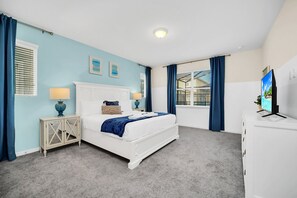 Hus (Multiple Bedrooms) | 7 soverom, skrivebord for bærbar PC, strykejern/-brett og sengetøy