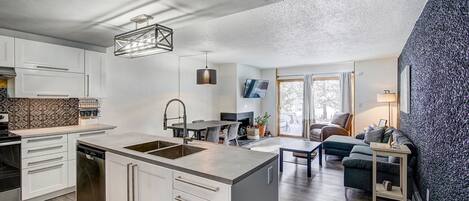 Condo (3BD_CJ_12) | Exterior