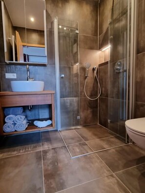 Shower, towels - Ferienwohnung 65qm, Südbalkon, bis 4 Personen (Übersee)
