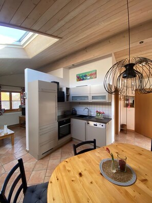 Dining - Ferienwohnung 65qm, Südbalkon, bis 4 Personen (Übersee)