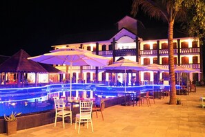 Outdoor pool - Peace Resort (Phan Thiet)