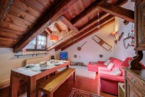 Living area - Le Meublé (between City Center & Skiing), Bardonecchia, Italy (Bardonecchia)