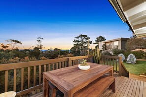Outdoor dining - Eco Coastal Cottage. Dog friendly. Short & Long term rental available. (Mount Martha)