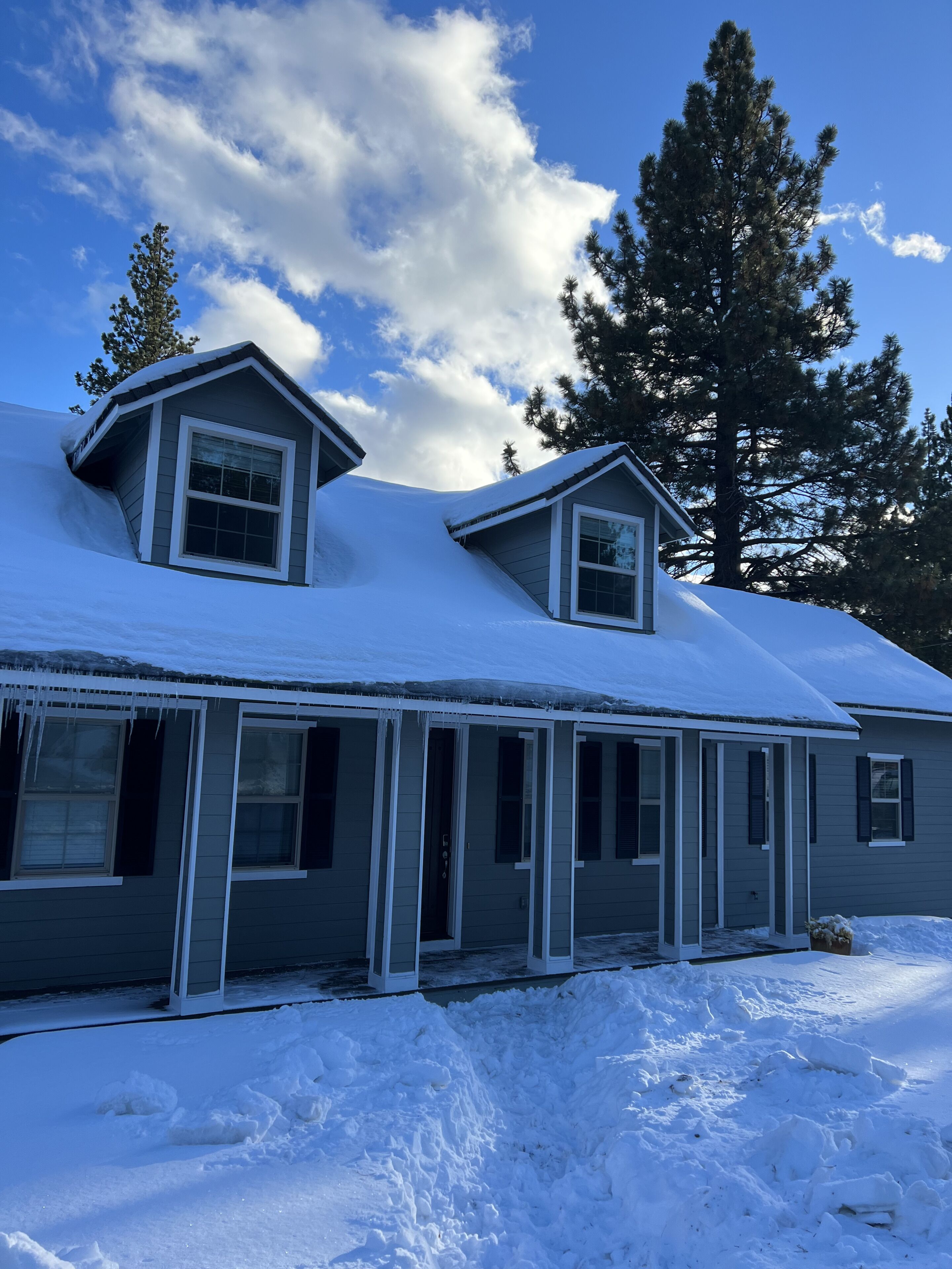 4BR/3BA house with mountain views