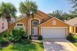 Exterior - Single Level Pool Spa Home/5 Bed Near Disney (Kissimmee)