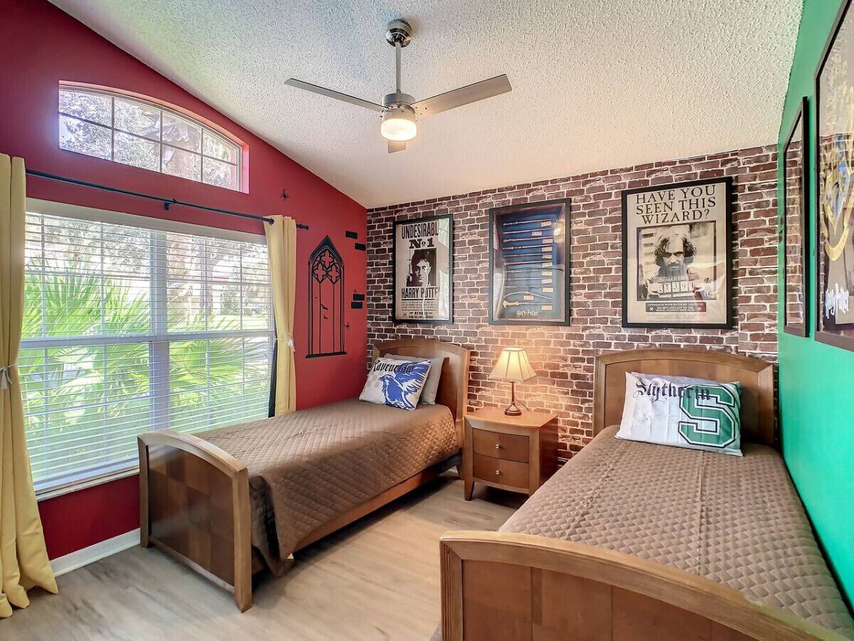 5 bedrooms, desk, travel cot, free WiFi
