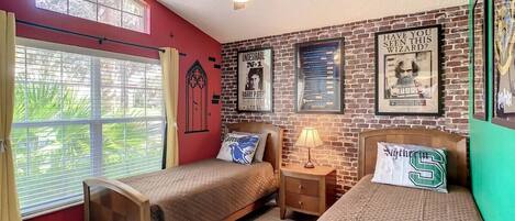 5 bedrooms, desk, travel cot, free WiFi